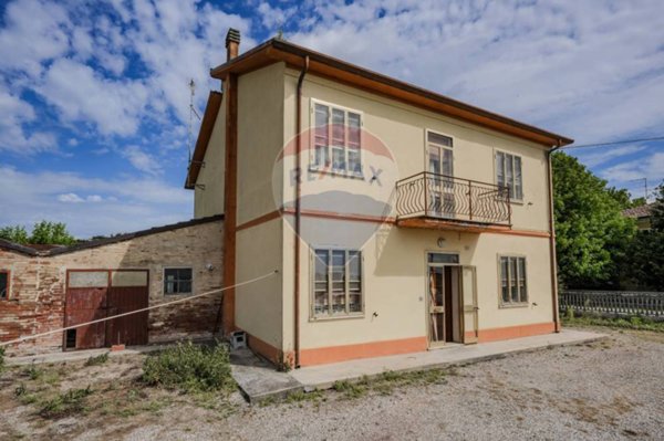 casa indipendente in vendita a Tresignana