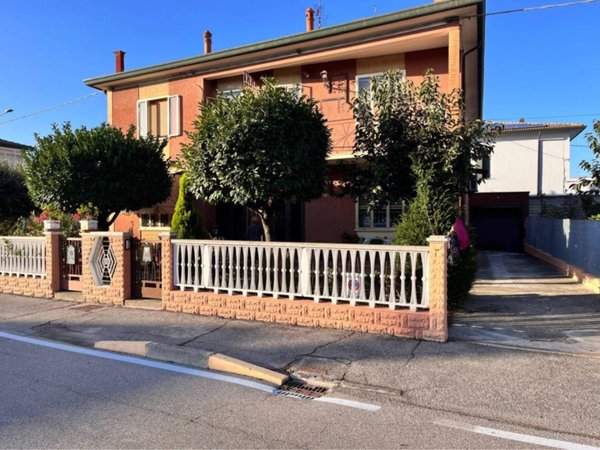casa indipendente in vendita a Tresignana