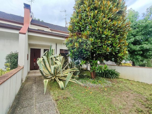 casa indipendente in vendita a Tresignana