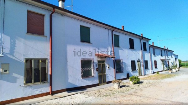 casa indipendente in vendita a Tresignana