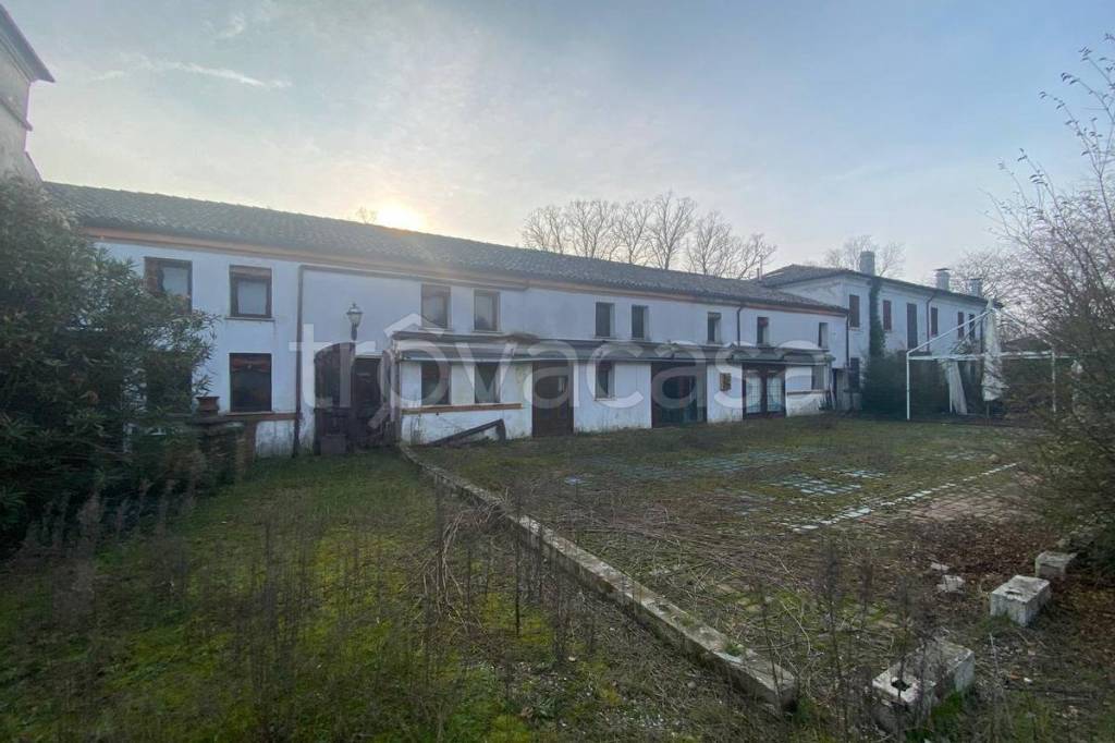 negozio in vendita a Tresignana
