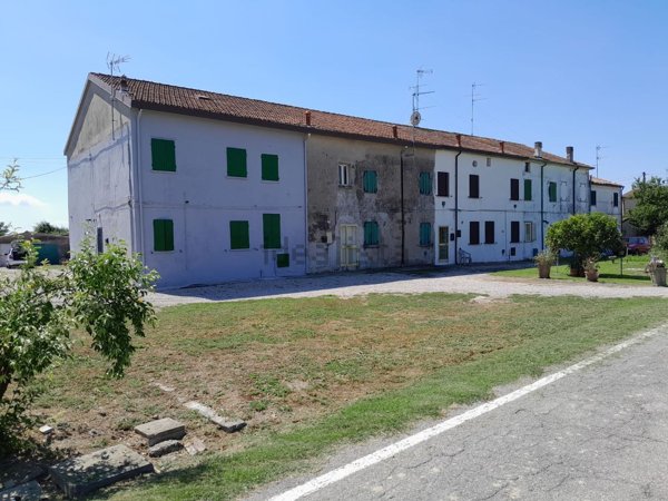 casa indipendente in vendita a Tresignana