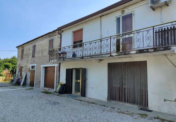 casa indipendente in vendita a Tresignana
