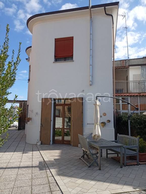 casa indipendente in vendita a Tresignana