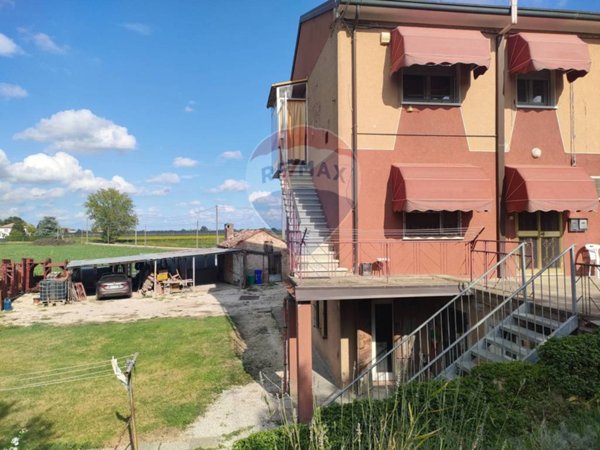 casa indipendente in vendita a Tresignana