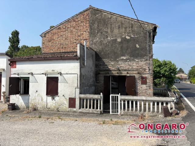 casa indipendente in vendita a Tresignana