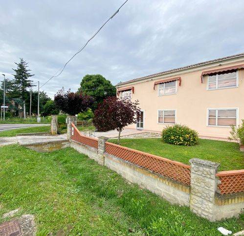 casa indipendente in vendita a Tresignana