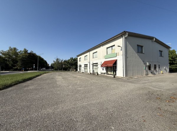 capannone in vendita a Tresignana