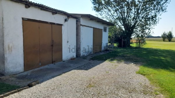 casa indipendente in vendita a Tresignana