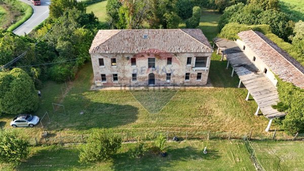 casa indipendente in vendita a Tresignana