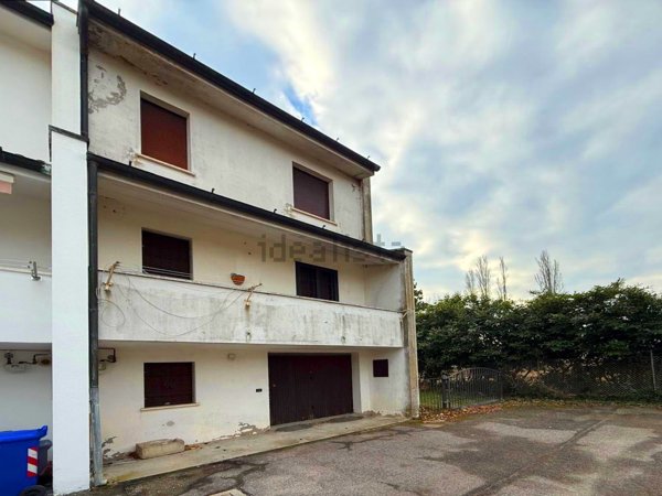 casa indipendente in vendita a Tresignana
