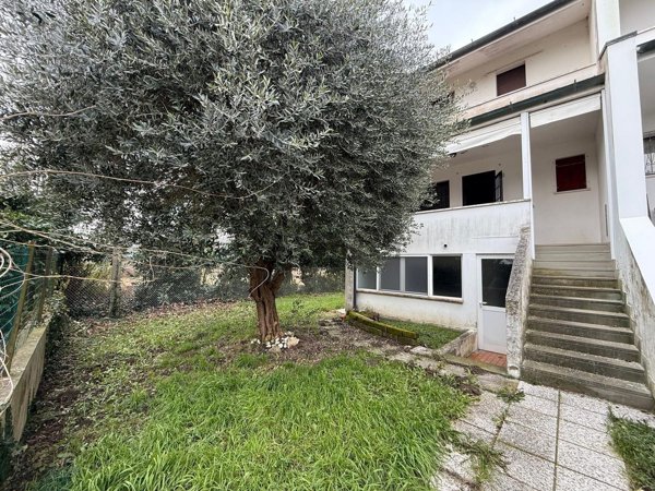 casa indipendente in vendita a Tresignana