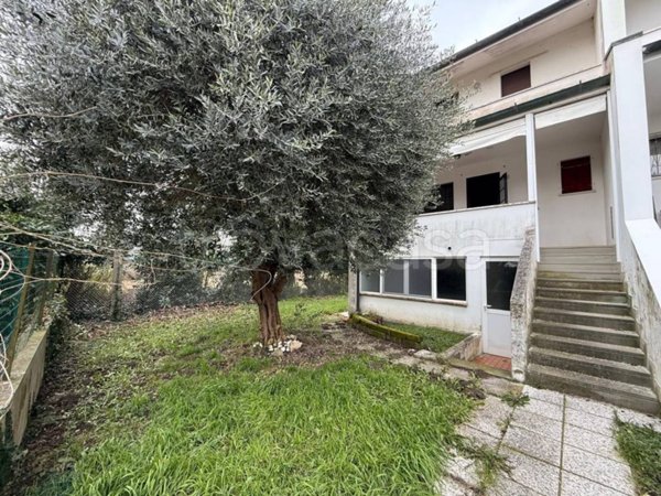 casa indipendente in vendita a Tresignana
