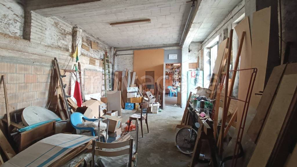 locale commerciale in vendita a Tresignana