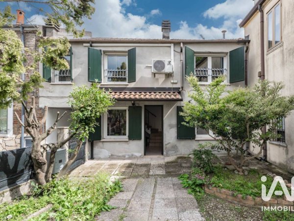 casa indipendente in vendita a Tresignana