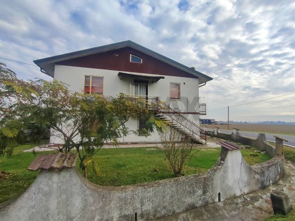 casa indipendente in vendita a Tresignana
