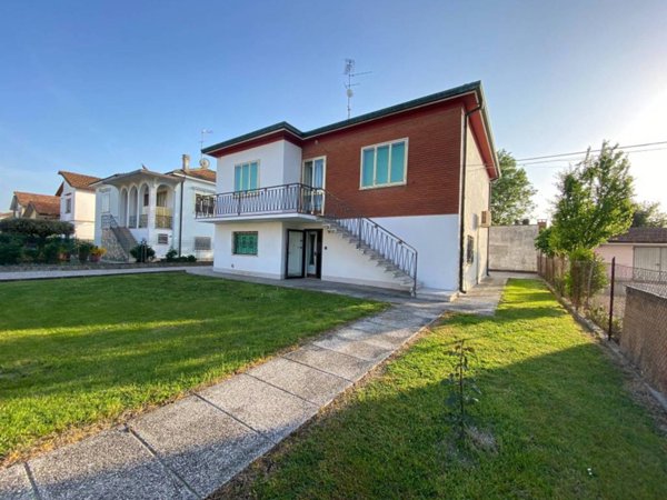 casa indipendente in vendita a Tresignana