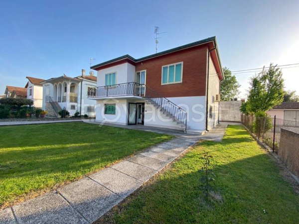 casa indipendente in vendita a Tresignana