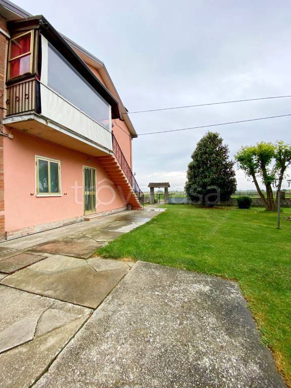 casa indipendente in vendita a Tresignana