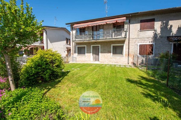 casa indipendente in vendita a Tresignana