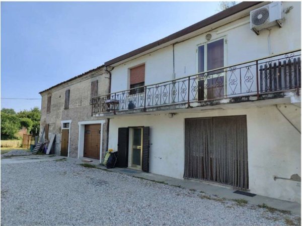 casa indipendente in vendita a Tresignana in zona Formignana
