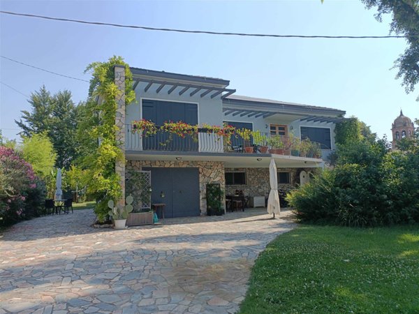 casa indipendente in vendita a Tresignana