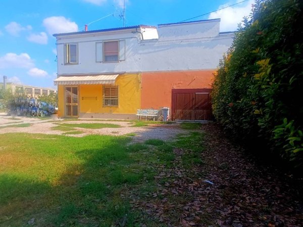 casa indipendente in vendita a Tresignana