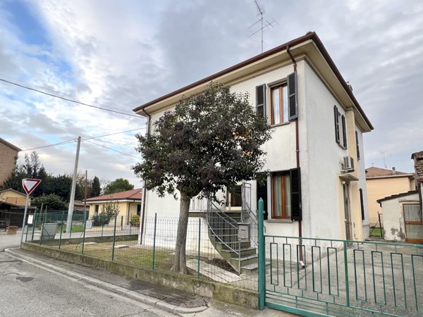 casa indipendente in vendita ad Alfonsine in zona Filo