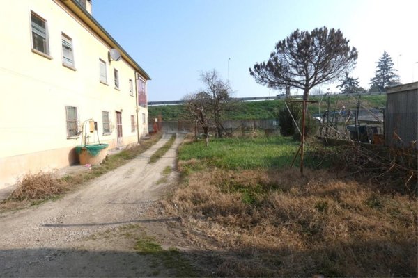 negozio in vendita ad Alfonsine