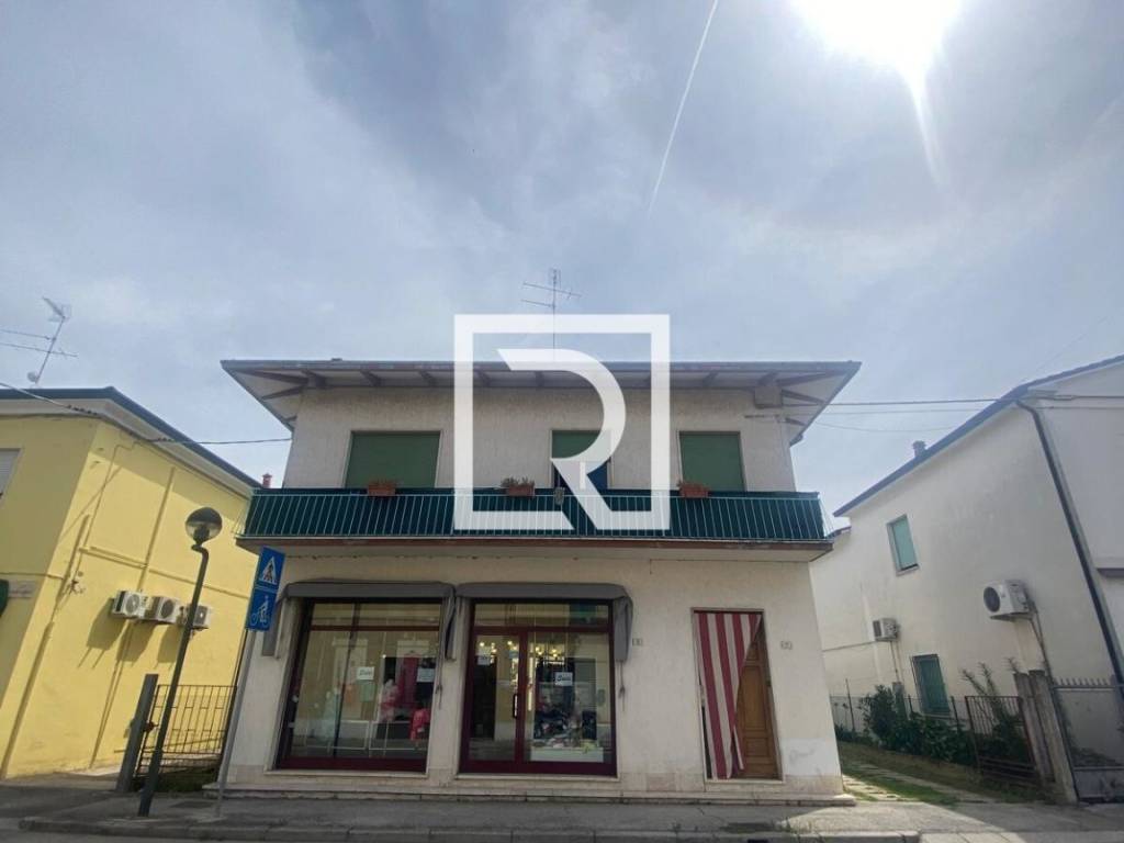 negozio in vendita ad Alfonsine