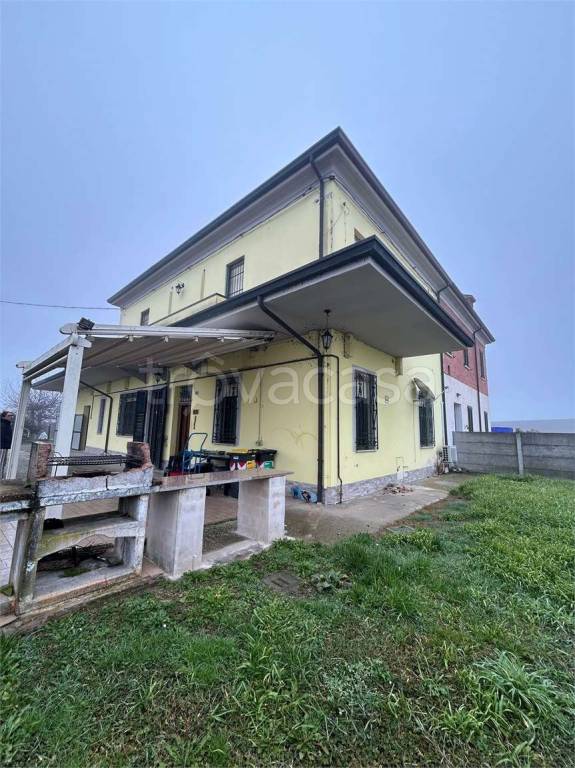 casa indipendente in vendita ad Alfonsine in zona Fiumazzo