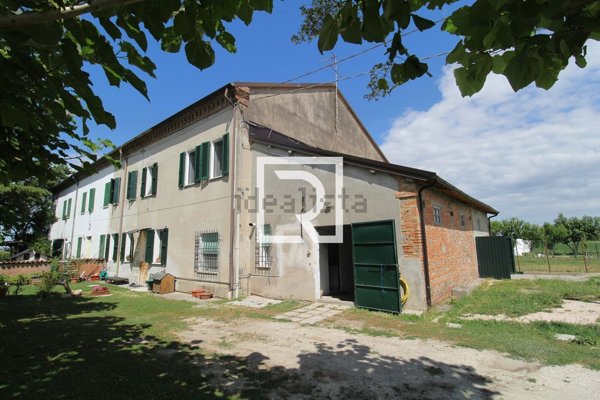 casa indipendente in vendita ad Alfonsine in zona Longastrino