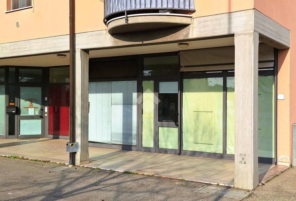 negozio in vendita a Bagnacavallo in zona Villanova
