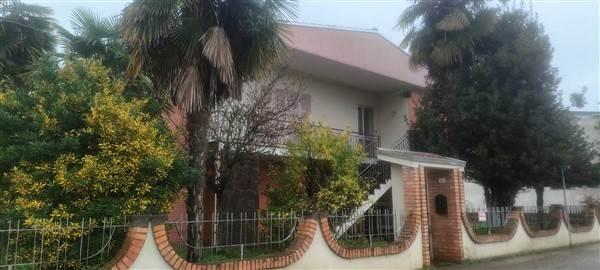 casa indipendente in vendita a Bagnacavallo in zona Masiera