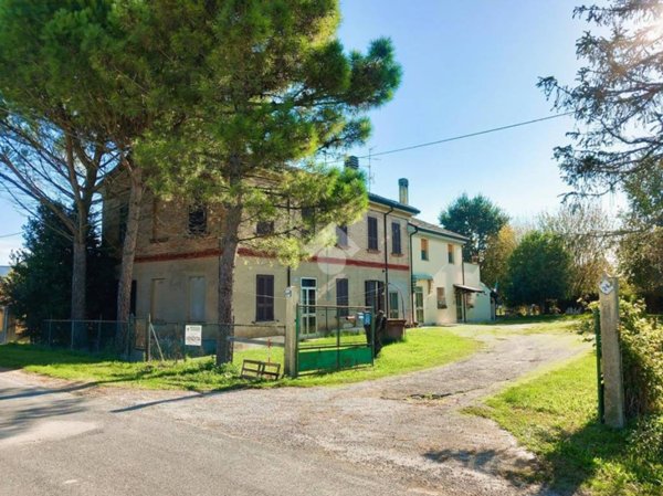 casa indipendente in vendita a Bagnacavallo in zona Villanova