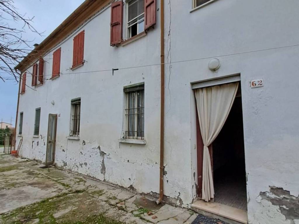 casa indipendente in vendita a Bagnacavallo in zona Traversara