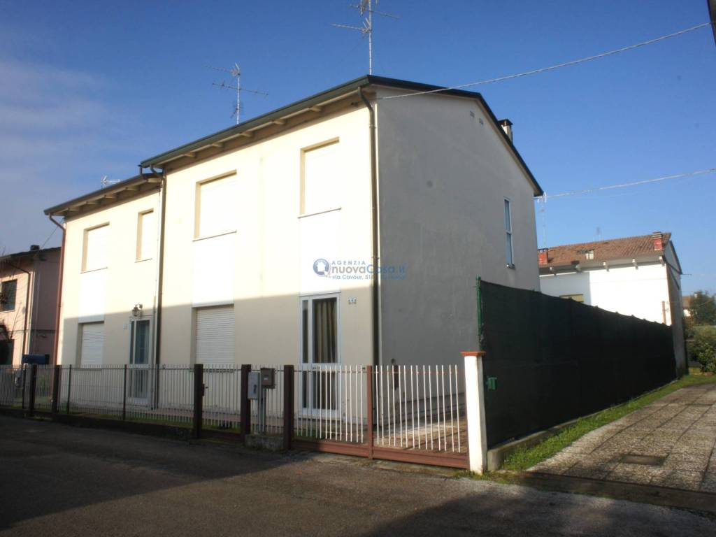 casa indipendente in vendita a Bagnacavallo in zona Villanova