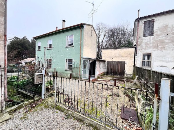 casa indipendente in vendita a Bagnacavallo in zona Villanova