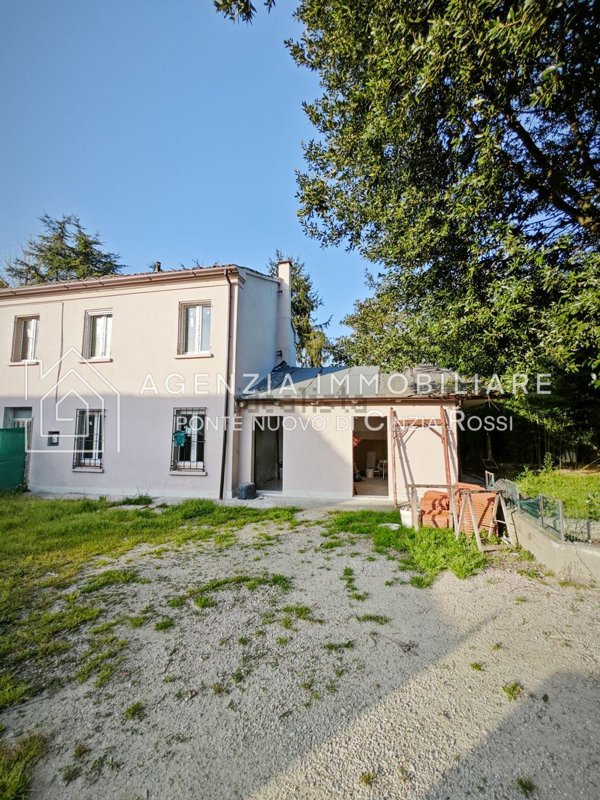 casa indipendente in vendita a Bagnacavallo in zona Villanova