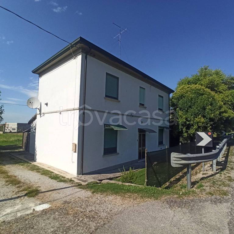 casa indipendente in vendita a Bagnacavallo in zona Villanova