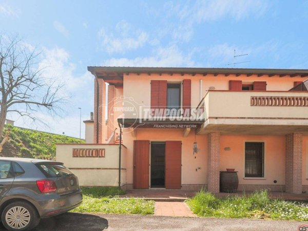 casa indipendente in vendita a Bagnacavallo in zona Villanova