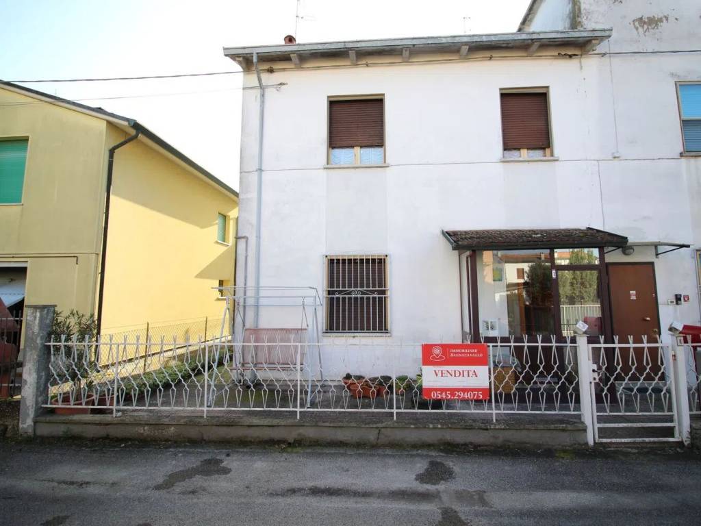 casa indipendente in vendita a Bagnacavallo in zona Villanova