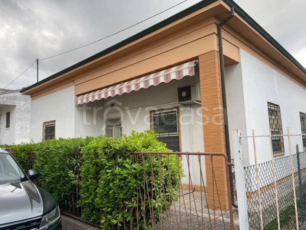 casa indipendente in vendita a Bagnacavallo in zona Villanova