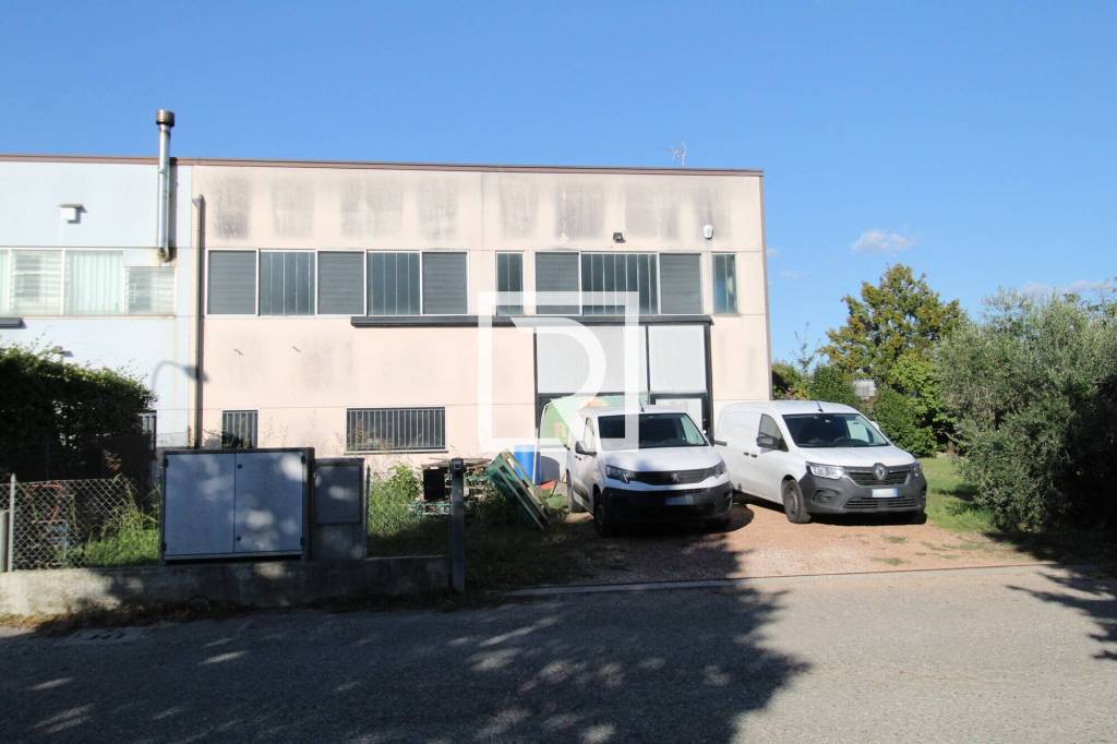 locale commerciale in vendita a Bagnacavallo