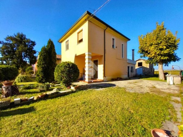 casa indipendente in vendita a Bagnacavallo in zona Villanova