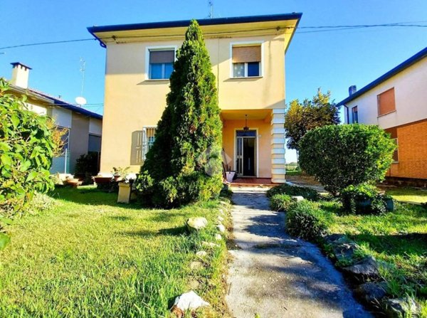 casa indipendente in vendita a Bagnacavallo in zona Villanova