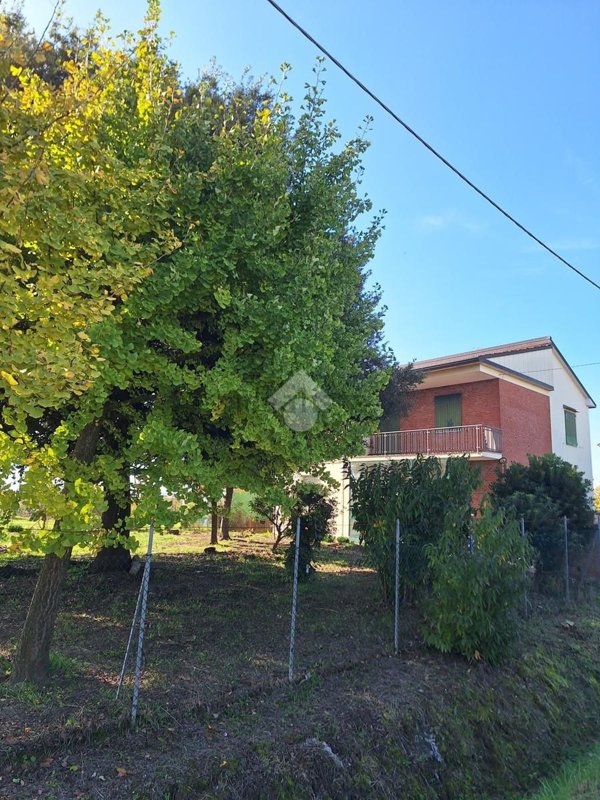 casa indipendente in vendita a Bagnacavallo in zona Masiera