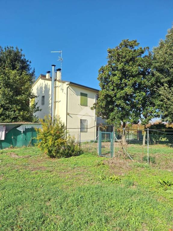 casa indipendente in vendita a Bagnacavallo in zona Masiera