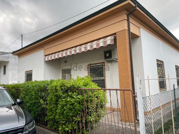 casa indipendente in vendita a Bagnacavallo in zona Villanova