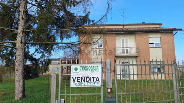 casa indipendente in vendita a Bagnacavallo in zona Masiera